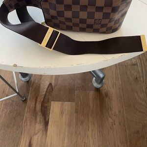 🤩🤩🤩Authentic Louis Vuitton Geronimo Bum Bag Damier Ebene